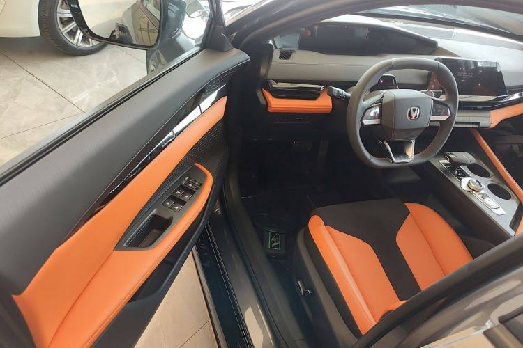 Used Changan UNI-V 2025 1.5T 500Bar High-Energy Sport Edition
