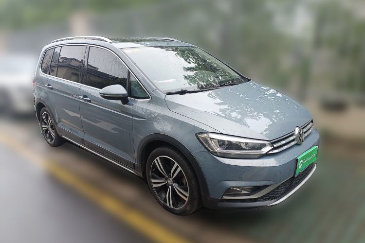 Used Volkswagen Touran 2018 Volkswagen Touran L 280TSI DSG Boundary Edition 7 Seats China VI Standard Front Right 45 Deg