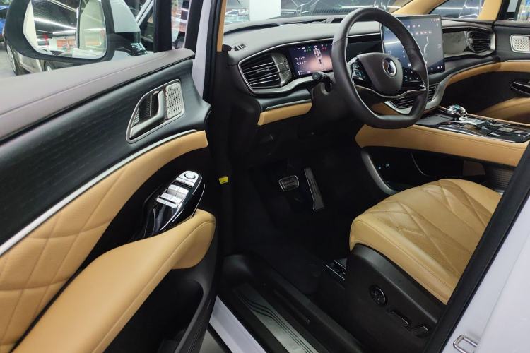 Used Denza D9 2025 DM-i Intelligent Drive 1020 Four-Wheel Drive Flagship Model