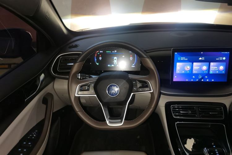 Used BYD Qin PLUS 2024 HONOR Edition DM-i 55KM Beyond Model
