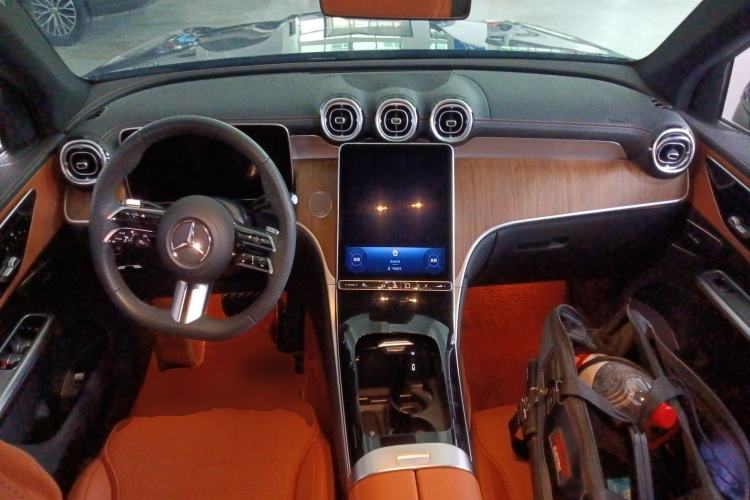 Used Mercedes-Benz GLC 2024 Refreshed GLC 300 L 4MATIC Dynamic Version 5 Seats Center Console