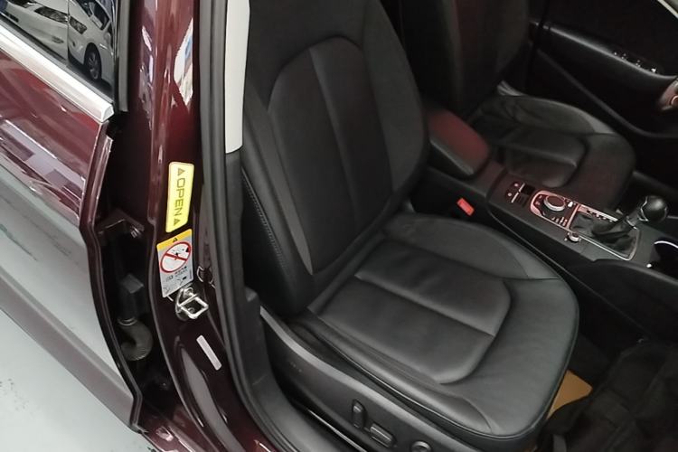 Used Audi A3 2016 Limousine 35 TFSI Style Edition Right Front Seat