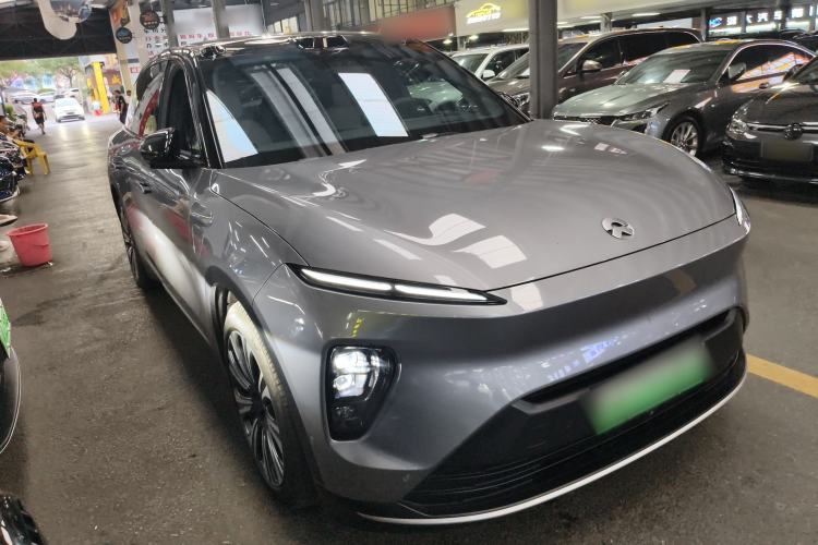Used Nio ES8 2024 75 kWh Front Right 45 Deg