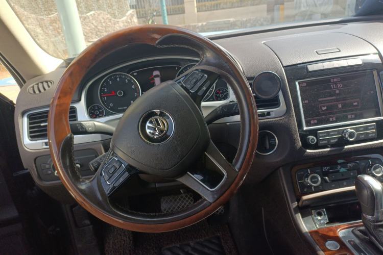 Used Volkswagen Touareg 2011 3.0 TSI High-End Version Steering Wheel