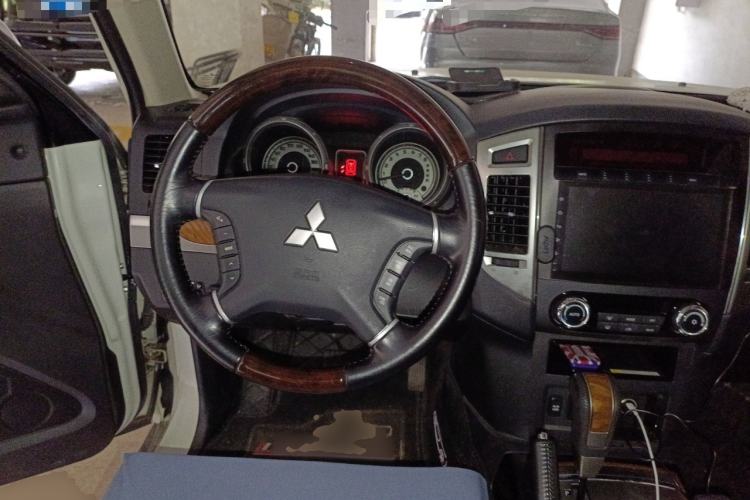 Used Mitsubishi Pajero 2018 3.0L Automatic Prestige Edition
