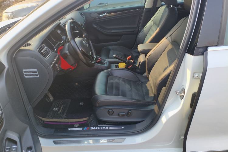 Used Volkswagen Sagitar 2015 230TSI Automatic Luxury Model Left Front Seat