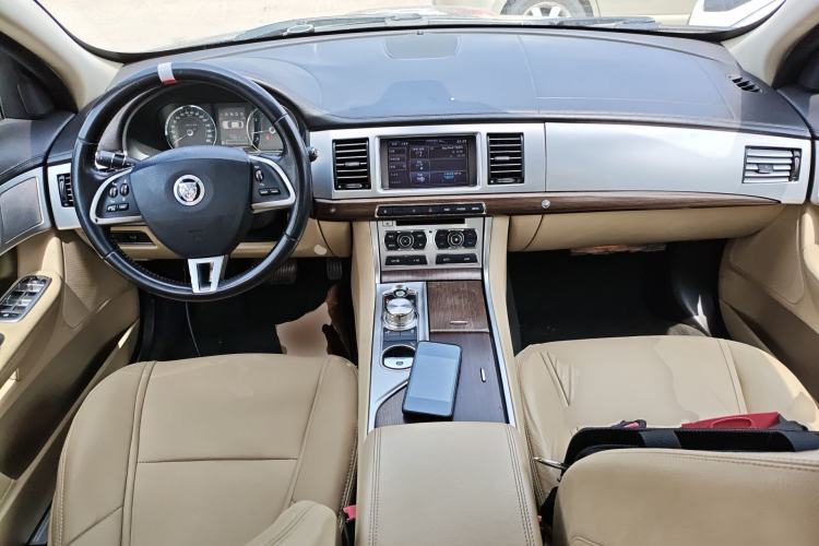 Used Jaguar XF 2009 XF 3.0L V6 Luxury Edition Center Console