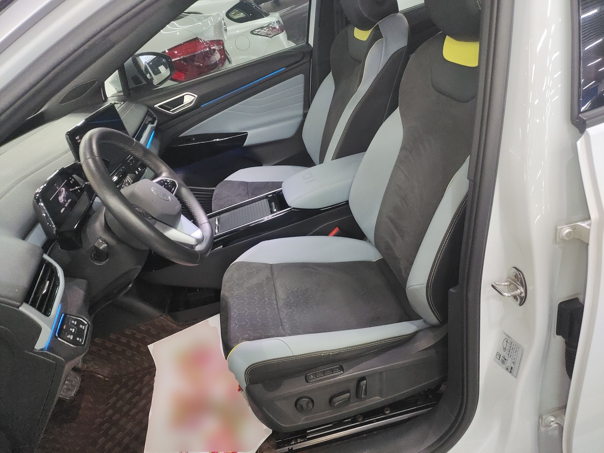 Переднее сиденье в автомобиле