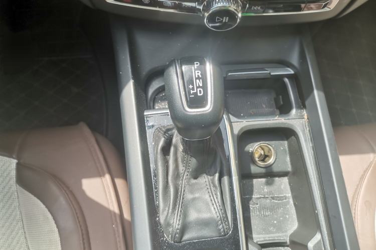Used Volvo XC60 2018 T5 4x4 Smart Edition Gear Lever