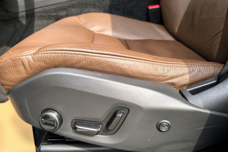 Used Volvo XC60 2021 T5 4x4 Smart Luxury Edition Interior 5