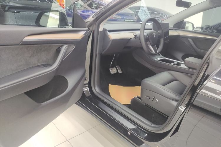 Used Tesla Model Y 2022 Rear-Wheel-Drive Version