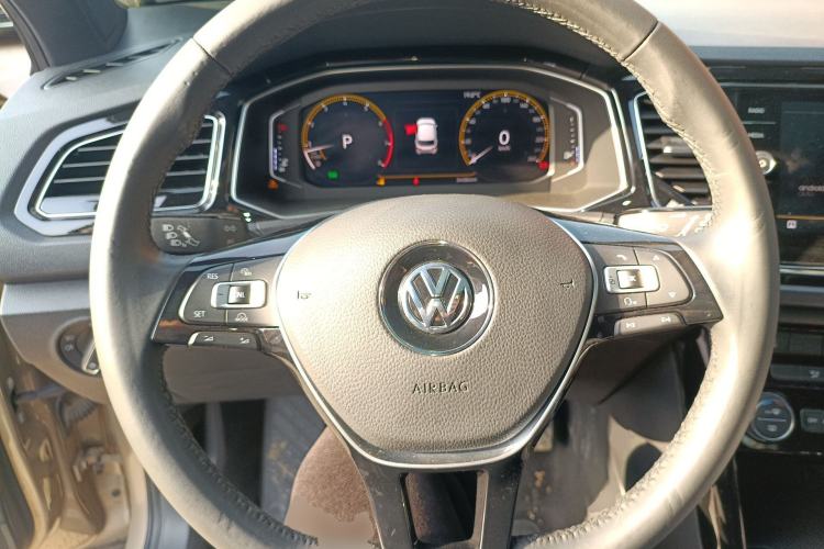 Used Volkswagen T-ROC 2018 280TSI DSG Two-Wheel-Drive Luxury Version China V Emission Standard
