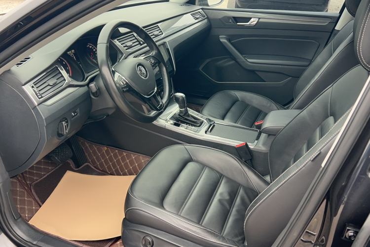 Used Volkswagen Passat 2017 330TSI DSG Luxury Edition
