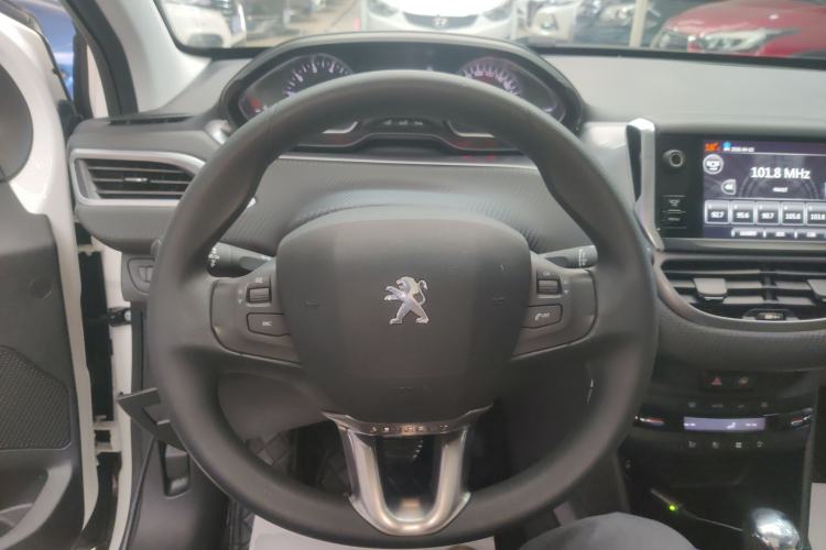 Used Peugeot 2008 2014 1.6L Automatic Fashion Edition Steering Wheel