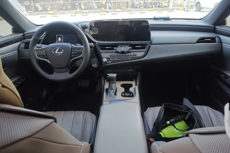 Used Lexus ES 2022 200 Excellence Edition
