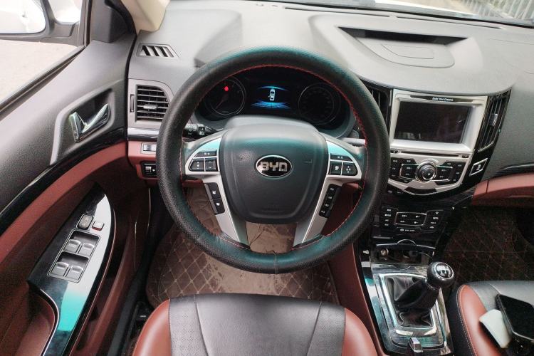 Used BYD Surui 2015 Revised Version 1.5L Manual Luxury Edition
