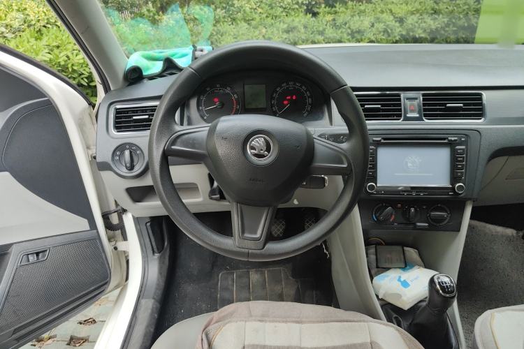 Used Skoda Rapid 2015 1.6L Manual Smart Selection Model
