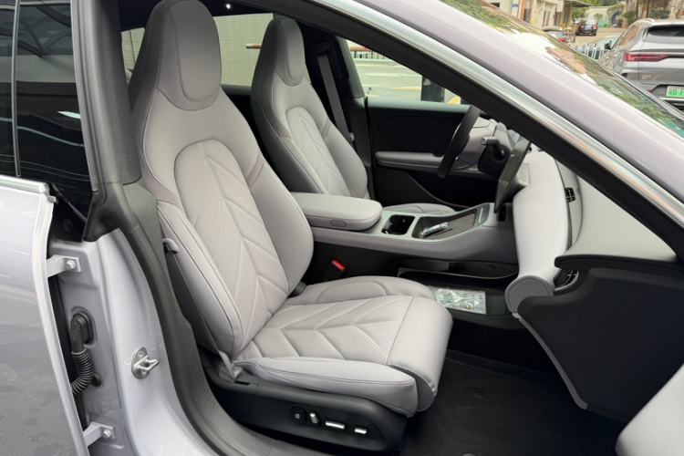 Used Nio ET5T 2025 75 kWh Touring Right Front Seat