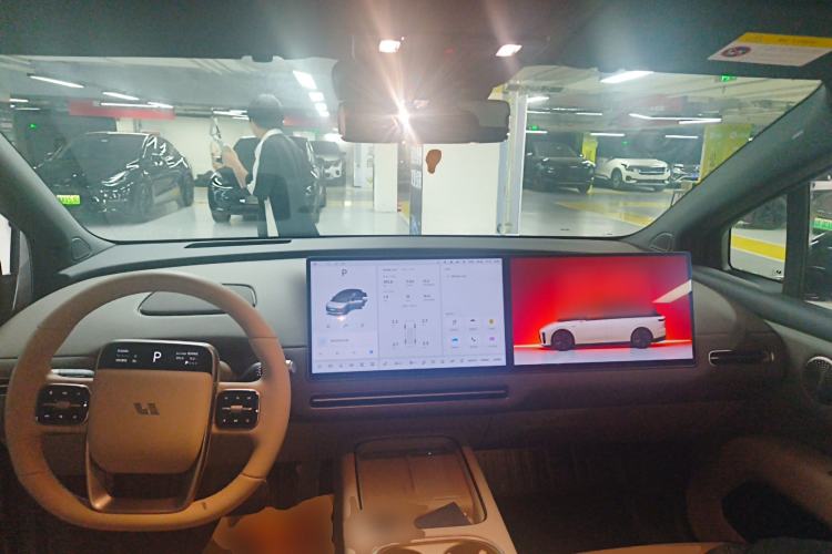 Used Li Auto i6 2025 Model Two-Wheel-Drive Standard Type Center Console