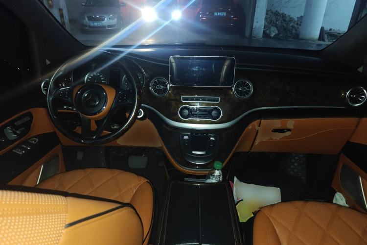 Used Mercedes-Benz Vito 2021 2.0T Elite Version 7 Seats Center Console