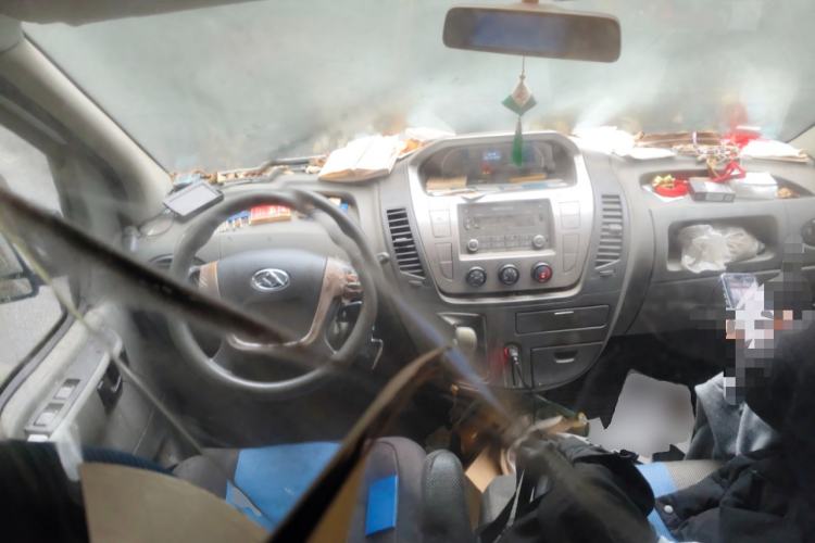 Used SAIC MAXUS Xintu V80 2016 2.5T AMT Aoyuntong National V Short Wheelbase Low-Roof 6-Seater