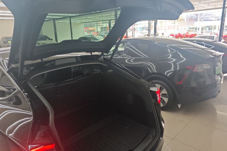 Used Tesla Model Y 2022 Performance High-Performance All-Wheel-Drive Version Trunk