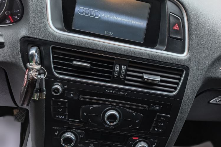 Used Audi Q5 2016 40 TFSI Technology Edition Audio And AC Panel