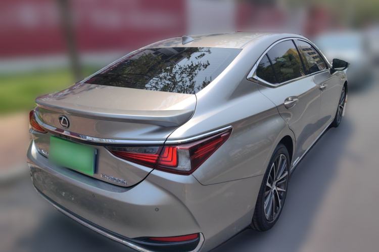 Used Lexus ES 2022 300h Deluxe Edition