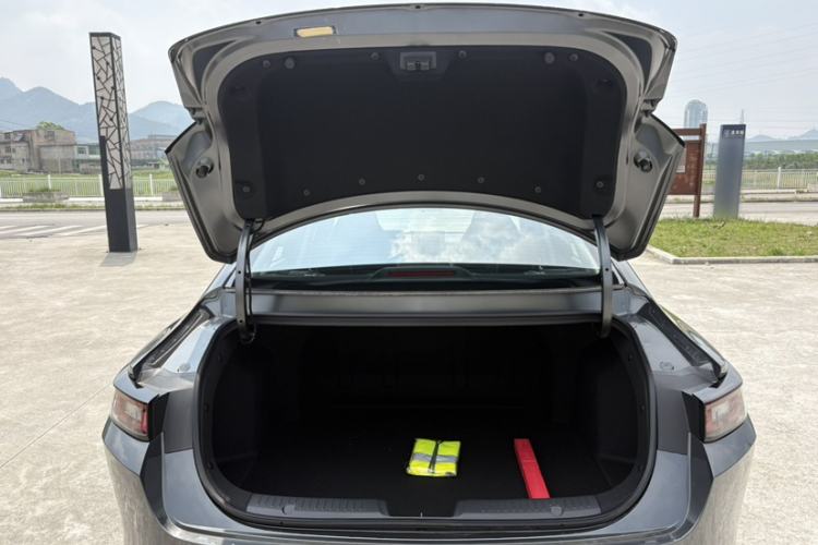 Used CHANGAN Eado 2025 Blue Whale 1.5T 500Bar Prestige Model Trunk