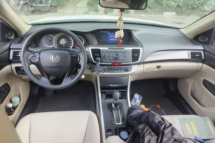 Used Honda Accord 2015 2.0L LX Comfort Edition Center Console