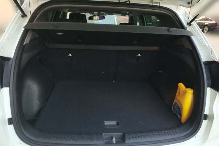 Used Hyundai ix25 2015 1.6L Automatic Two-Wheel-Drive Deluxe DLX Model
