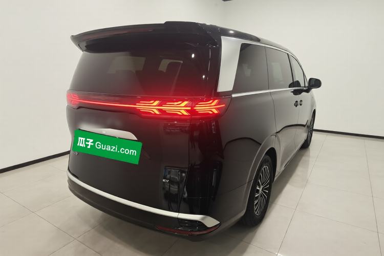 Used Denza D9 2024 EV 620 Premium Model Rear Right 45 Deg