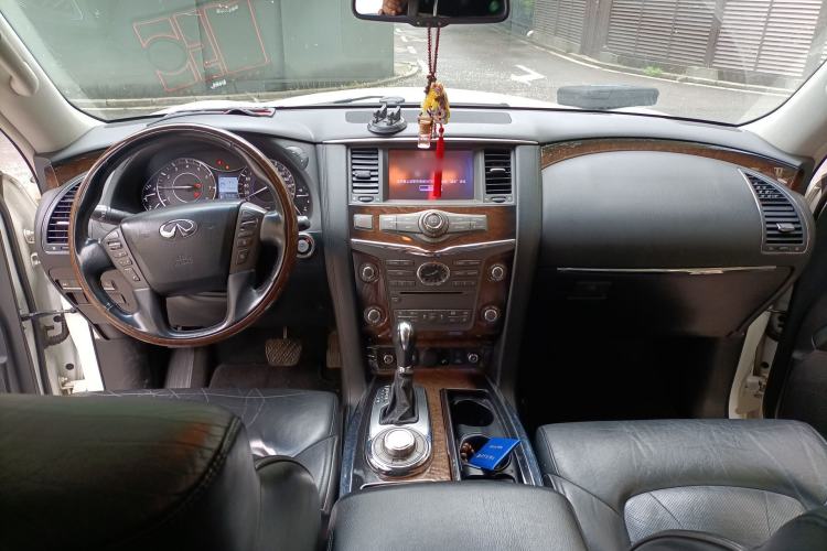 Used Infiniti QX80 2013 5.6L 4WD Center Console