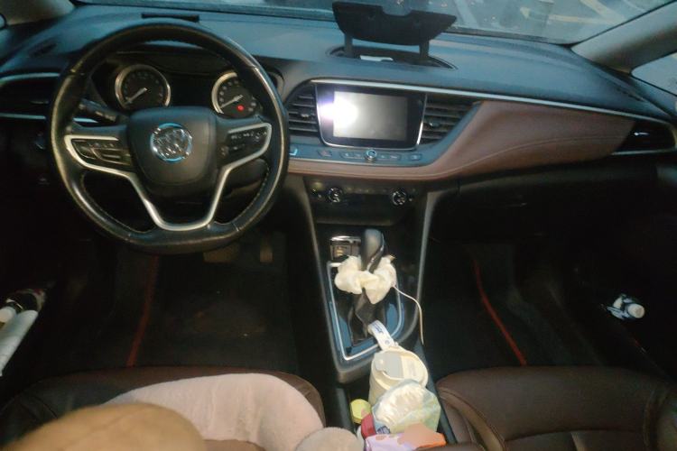 Used Buick GL6 2018 18T 6-Seater Prestige Model Center Console