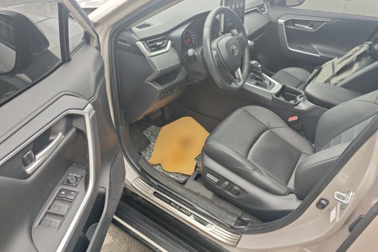 Used Toyota Wildlander 2022 2.0L CVT Two-Wheel Drive Luxury PLUS Edition Driver Seat