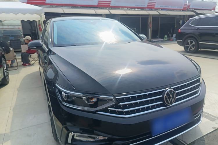 Used Volkswagen Magotan 2025 Revised Version Zhongxiang Edition 330TSI DSG Luxury Trim Exterior 1