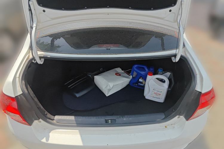 Used FAW Weizhi V5 2013 1.5L Manual Entry-Level Model China IV Standard Trunk