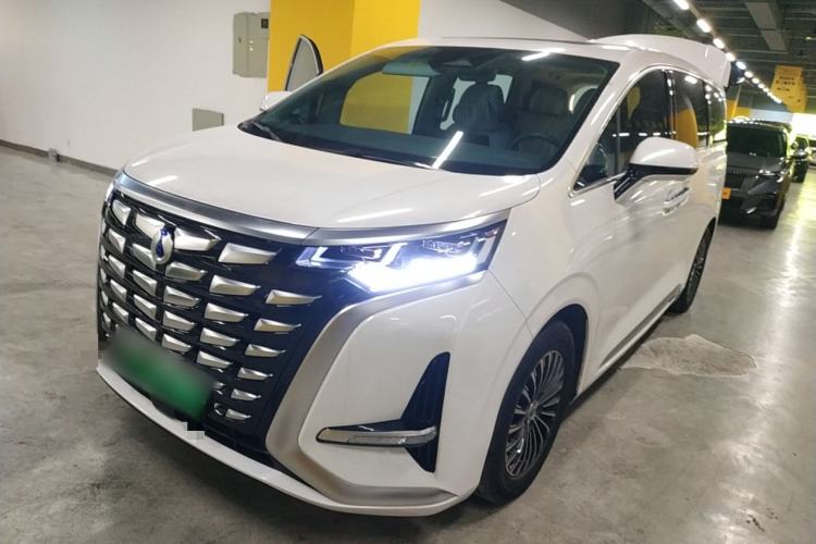 Used Denza D9 2022 DM-i 1040 Prestige Model
