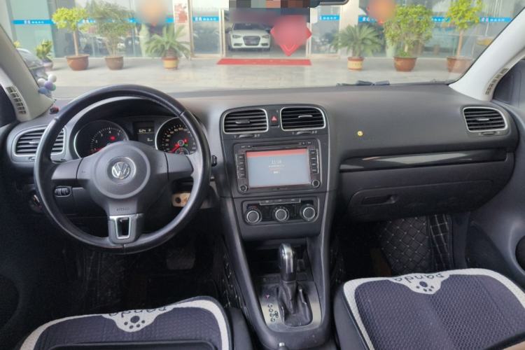 Used Volkswagen Golf 2012 1.6L Automatic Comfort Model Center Console