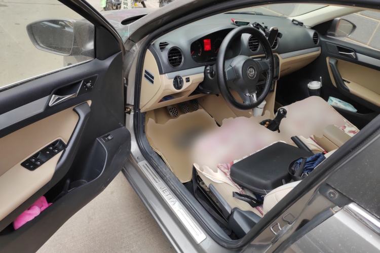 Used Volkswagen Jetta 2013 1.4L Manual Comfort Model
