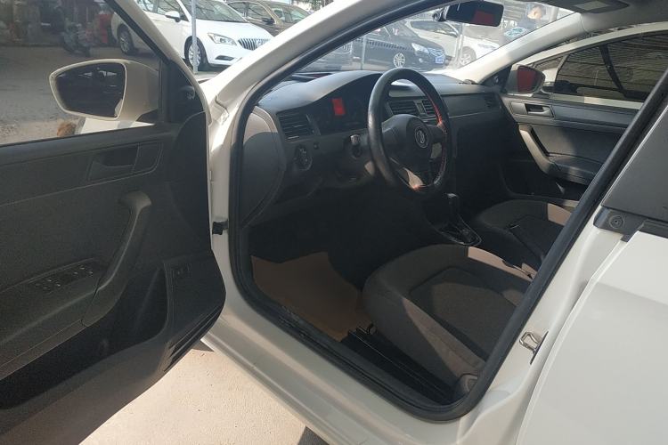 Used Volkswagen Santana 2015 1.6L Automatic Fashion Edition
