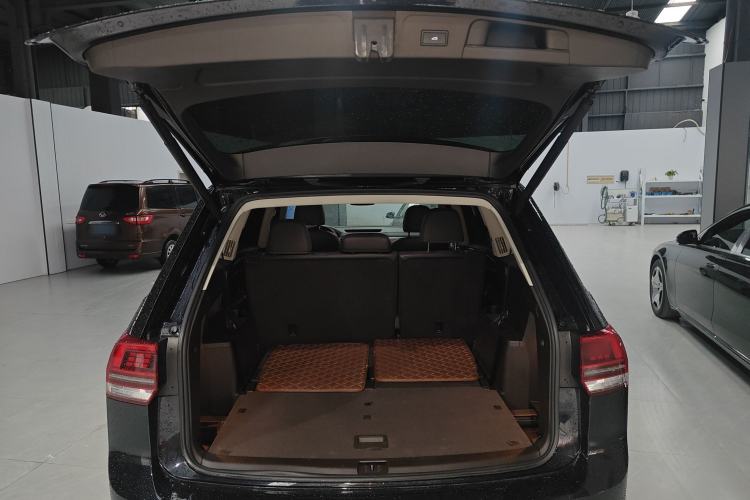 Used Volkswagen Teramont 2017 530 V6 Four-Wheel Drive Luxury Edition Trunk