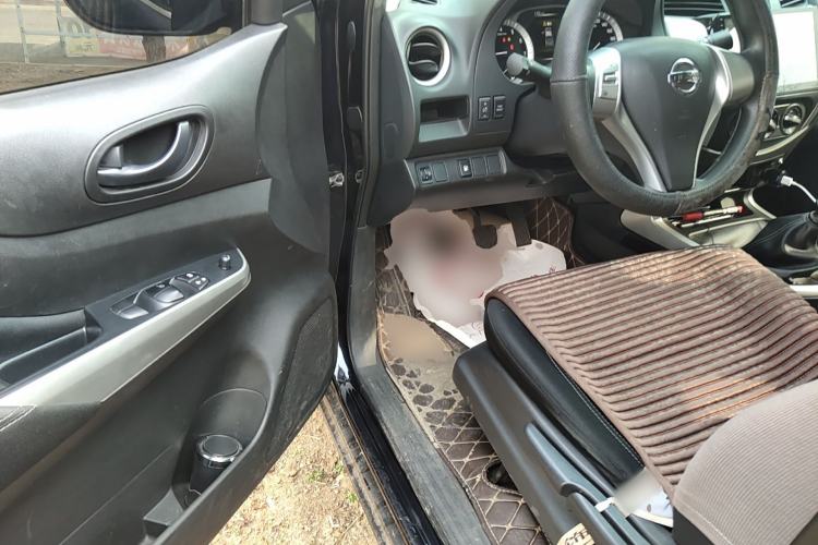 Used Nissan Navara 2019 2.5L Manual Two-Wheel Drive Comfort Version China VI QR25 Driver Seat