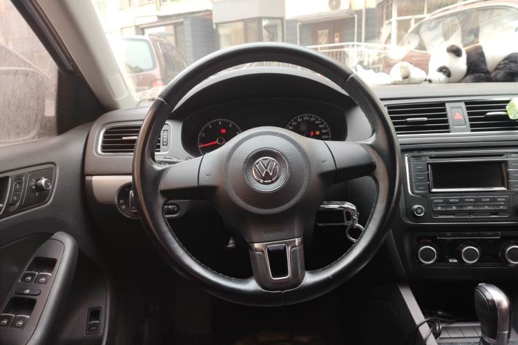 Used Volkswagen Sagitar 2014 1.6L Automatic Comfort Model Steering Wheel
