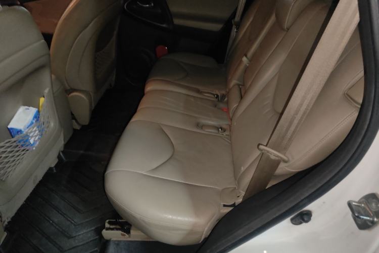 Used Toyota RAV4 2012 Luxurious 2.4L Automatic 4x4 with Stylish Features
