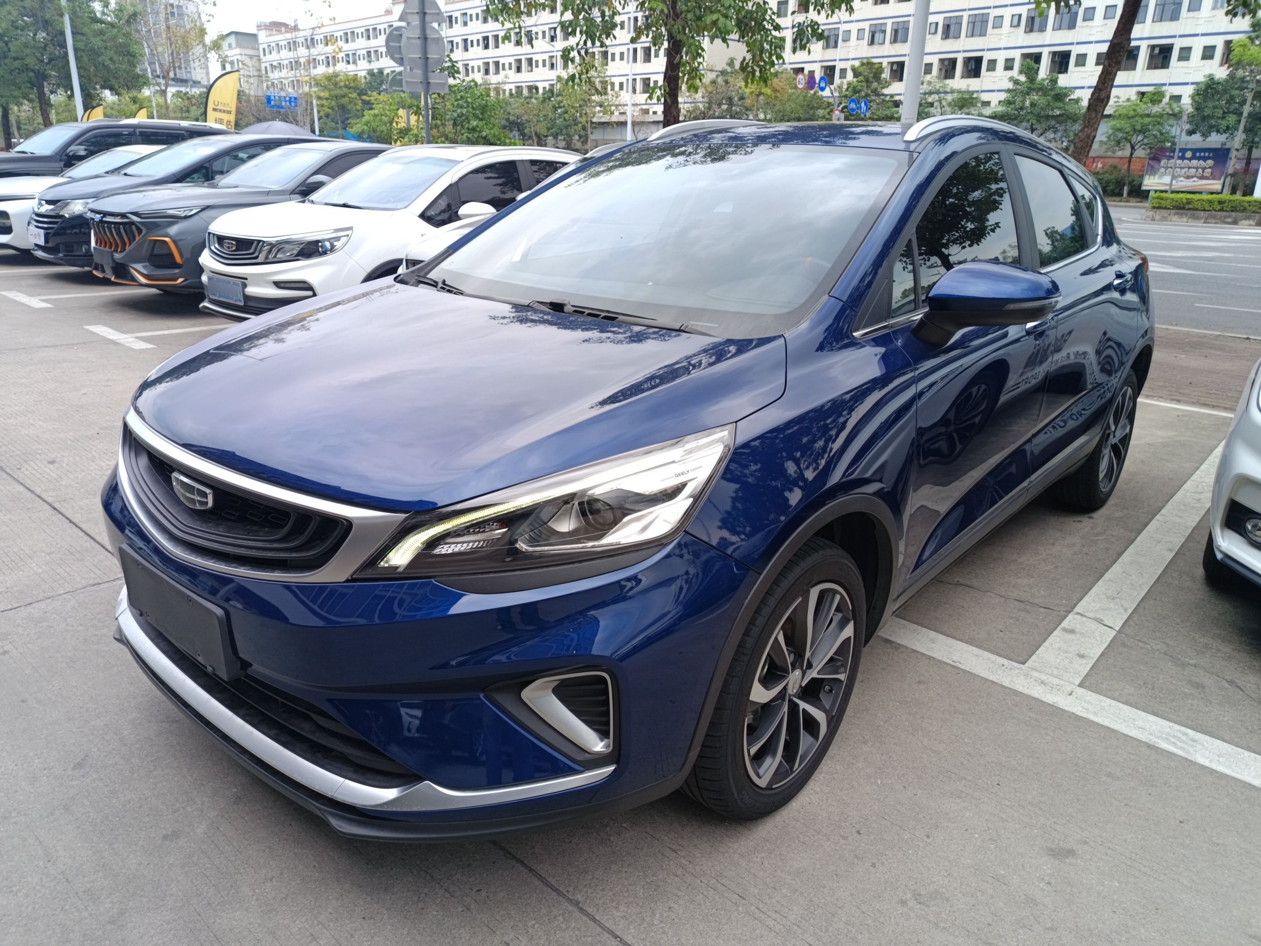 Под передней частью автомобиля