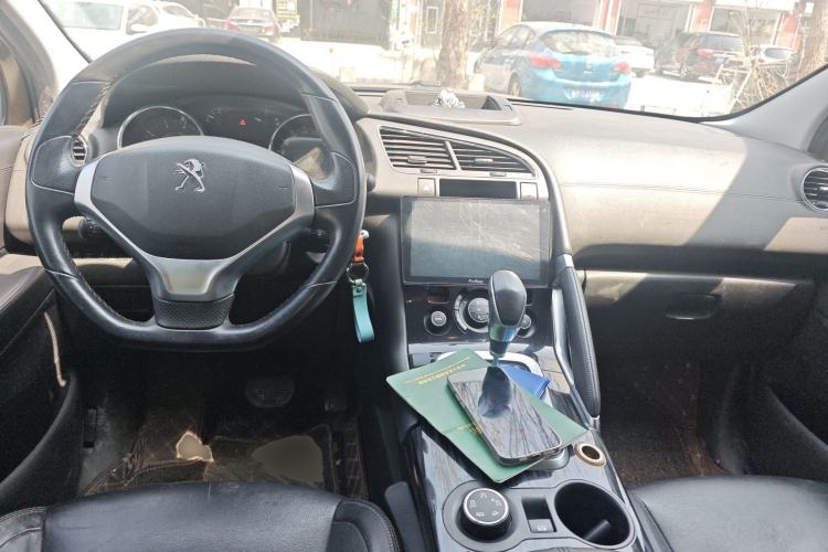 Used Peugeot 3008 2015 1.6THP Automatic Trend Edition Center Console