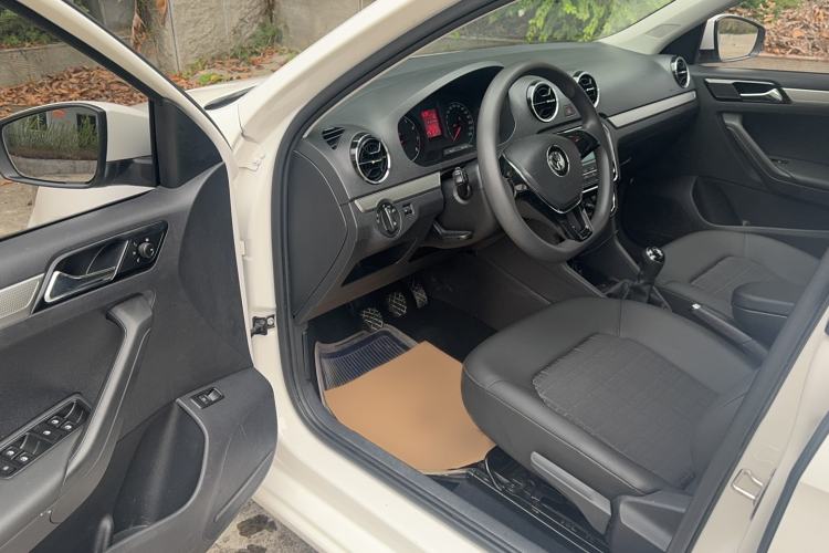 Used Volkswagen Jetta 2017 1.4L Manual Comfort Model
