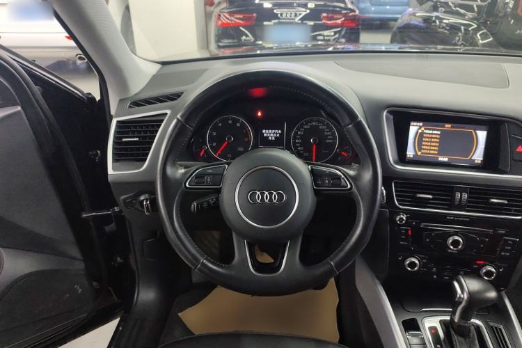 Used Audi Q5 2017 Plus 40 TFSI Technology Model
