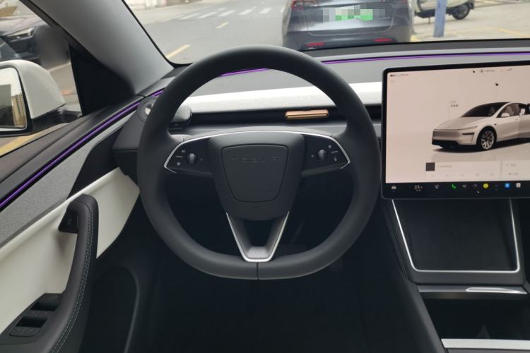 Used Tesla Model Y 2025 Long-Range All-Wheel-Drive Version
